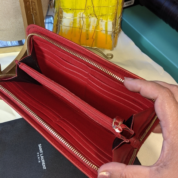 Yves Saint Laurent Red Leather zippy wallet - Picture 3 of 6